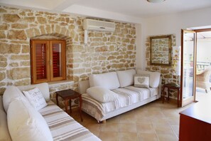 TV, fireplace - A1 - apt w terrace, just 3 min walk to the beach (Okrug Donji)