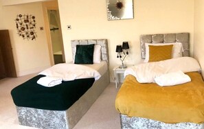 3 soverom, strykejern/-brett, wi-fi og sengetøy