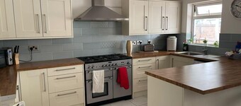 Spacious 3BR Home in Bedford for Big Groups