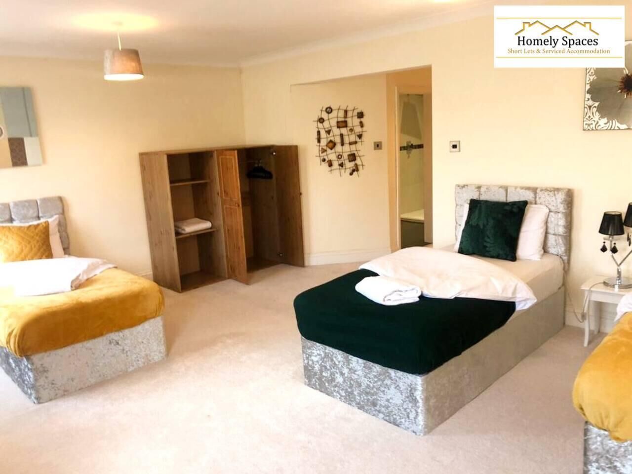 3 habitaciones, tabla de planchar con plancha, wifi y ropa de cama 