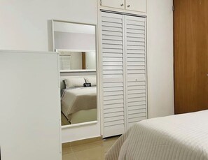 2 slaapkamers, een strijkplank/strijkijzer, gratis wifi, beddengoed