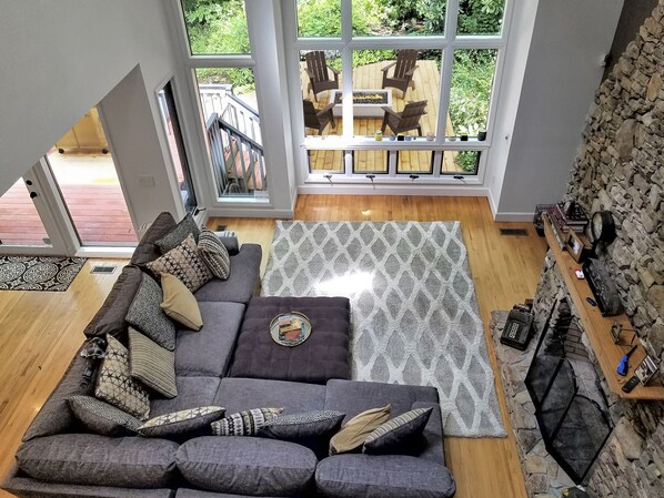 Smart TV, fireplace, DVD player, books