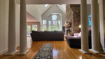 Smart TV, fireplace, DVD player, books