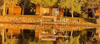 Lakeside Cabin - Sandy Beach & Amazing Lake View!