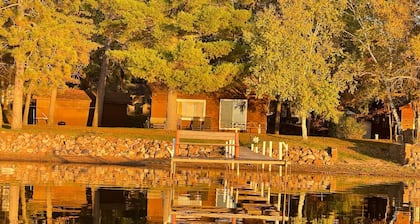 Lakeside Cabin - Sandy Beach & Amazing Lake View!