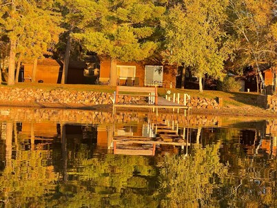 Lakeside Cabin - Sandy Beach & Amazing Lake View!
