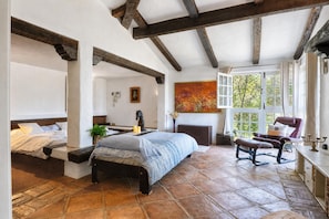 4 habitaciones, wifi gratis y ropa de cama