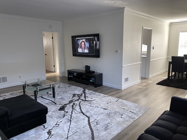 Living area - Modern Apartment in Hollywood  (Los Angeles)