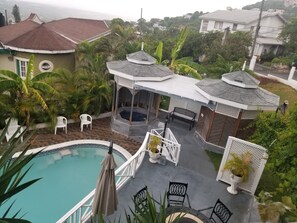Outdoor pool - Ridgeview Suite 3 (Kingston)