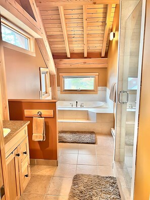 Bathtub, hair dryer, towels, soap - Large Ski-In / Ski-Out Timber Frame House, Open Concept, New Hot Tub! (Golden)