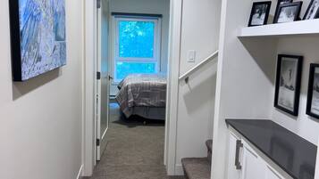 3 bedrooms, desk, travel cot, free WiFi