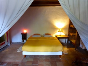 4 bedrooms, desk, iron/ironing board, free WiFi