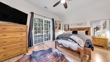 3 bedrooms, desk, iron/ironing board, free WiFi
