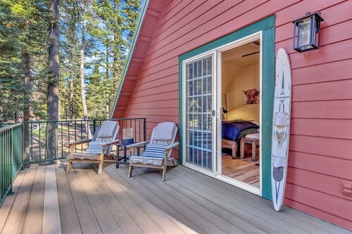 Cozy Cabin with Hot Tub & Gameroom in Chester