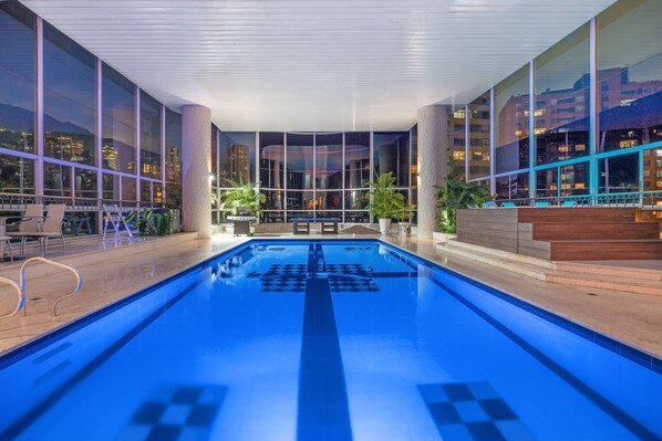 Alberca techada y alberca climatizada