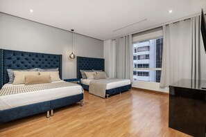 6 chambres, coffres-forts dans les chambres, bureau