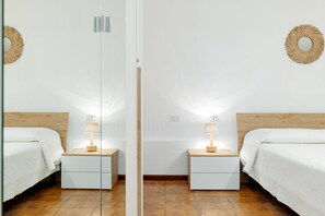 2 bedrooms, iron/ironing board, bed sheets