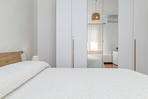 2 Schlafzimmer, Bügeleisen/Bügelbrett, Bettwäsche
