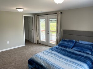 3 bedrooms, free WiFi, bed sheets - Cute lake front home on an all-sports lake (Commerce Charter Township)