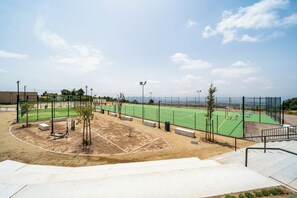Sport court - Apartment 'El Mirador Del Cel 1' with Mountain Views, Shared Garden and Wi-Fi (Forès, Tarragona)