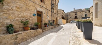 Apartment 'El Mirador Del Cel 1' with Mountain Views, Shared Garden and Wi-Fi