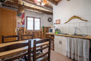 Dining - Apartment 'El Mirador Del Cel 1' with Mountain Views, Shared Garden and Wi-Fi (Forès, Tarragona)