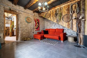 Interior - Apartment 'El Mirador Del Cel 1' with Mountain Views, Shared Garden and Wi-Fi (Forès, Tarragona)