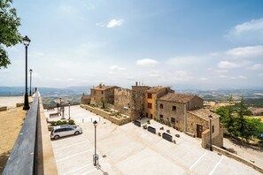 Exterior - Apartment 'El Mirador Del Cel 1' with Mountain Views, Shared Garden and Wi-Fi (Forès, Tarragona)