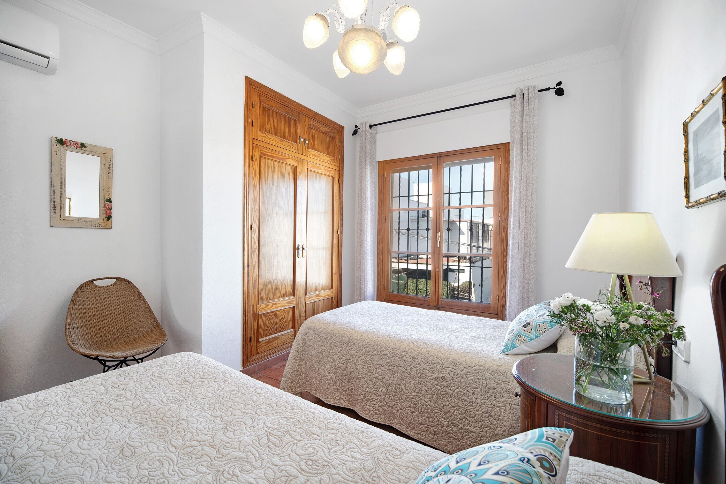 2 slaapkamers, een strijkplank/strijkijzer, gratis wifi, beddengoed