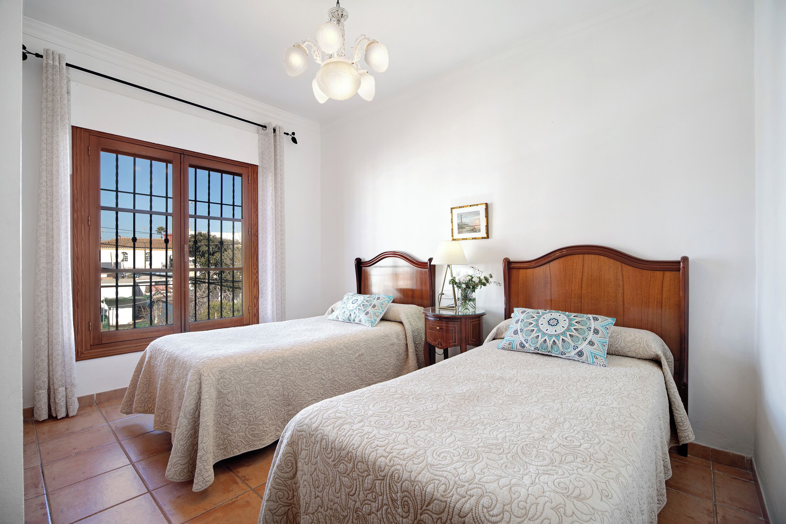 2 slaapkamers, een strijkplank/strijkijzer, gratis wifi, beddengoed