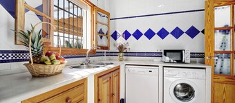 Apartment 'Caracola' with Private Terrace, Wi-Fi and Air Conditioning