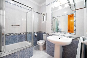 Bathtub, hair dryer, towels