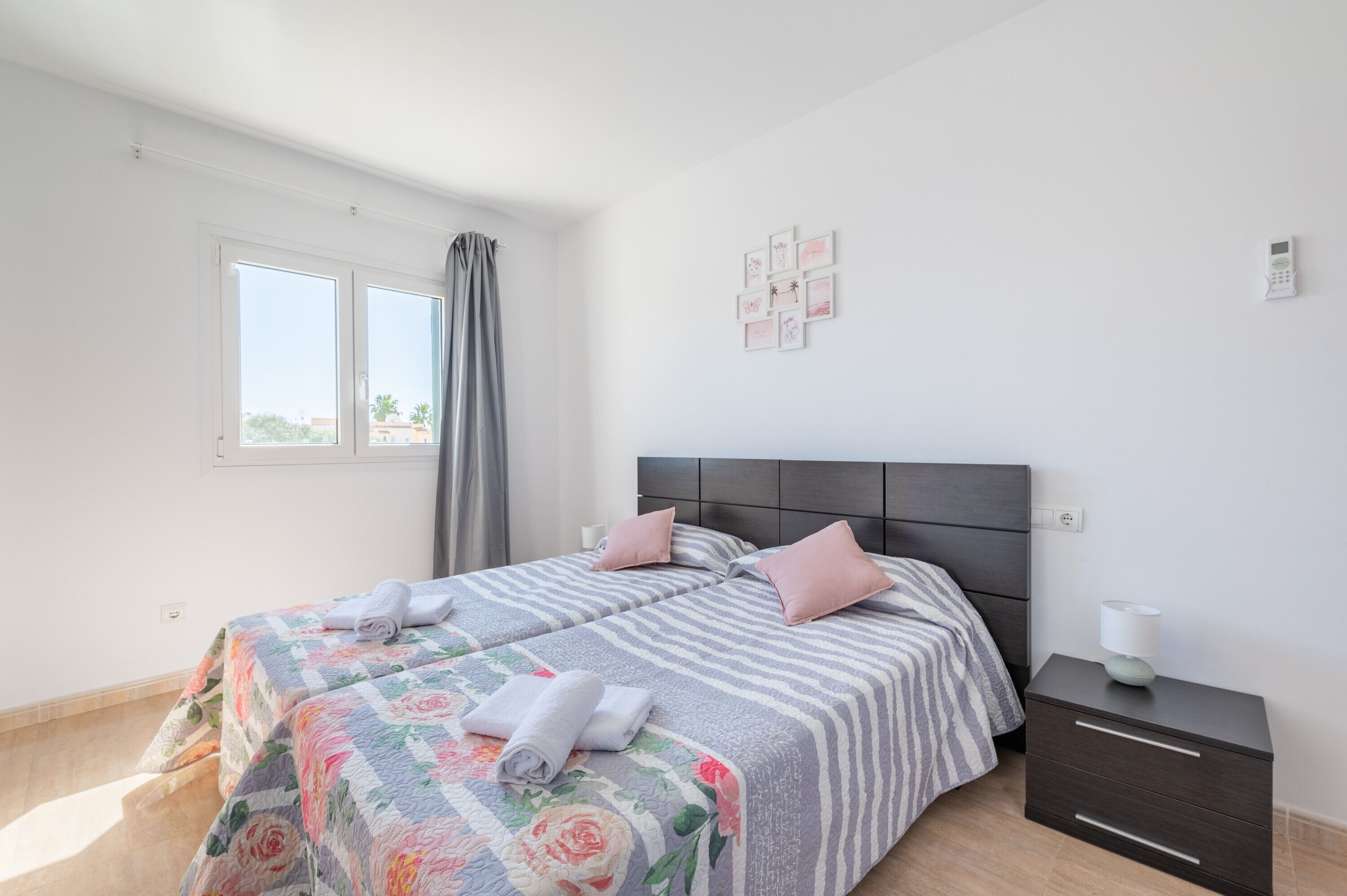 3 slaapkamers, een strijkplank/strijkijzer, gratis wifi, beddengoed