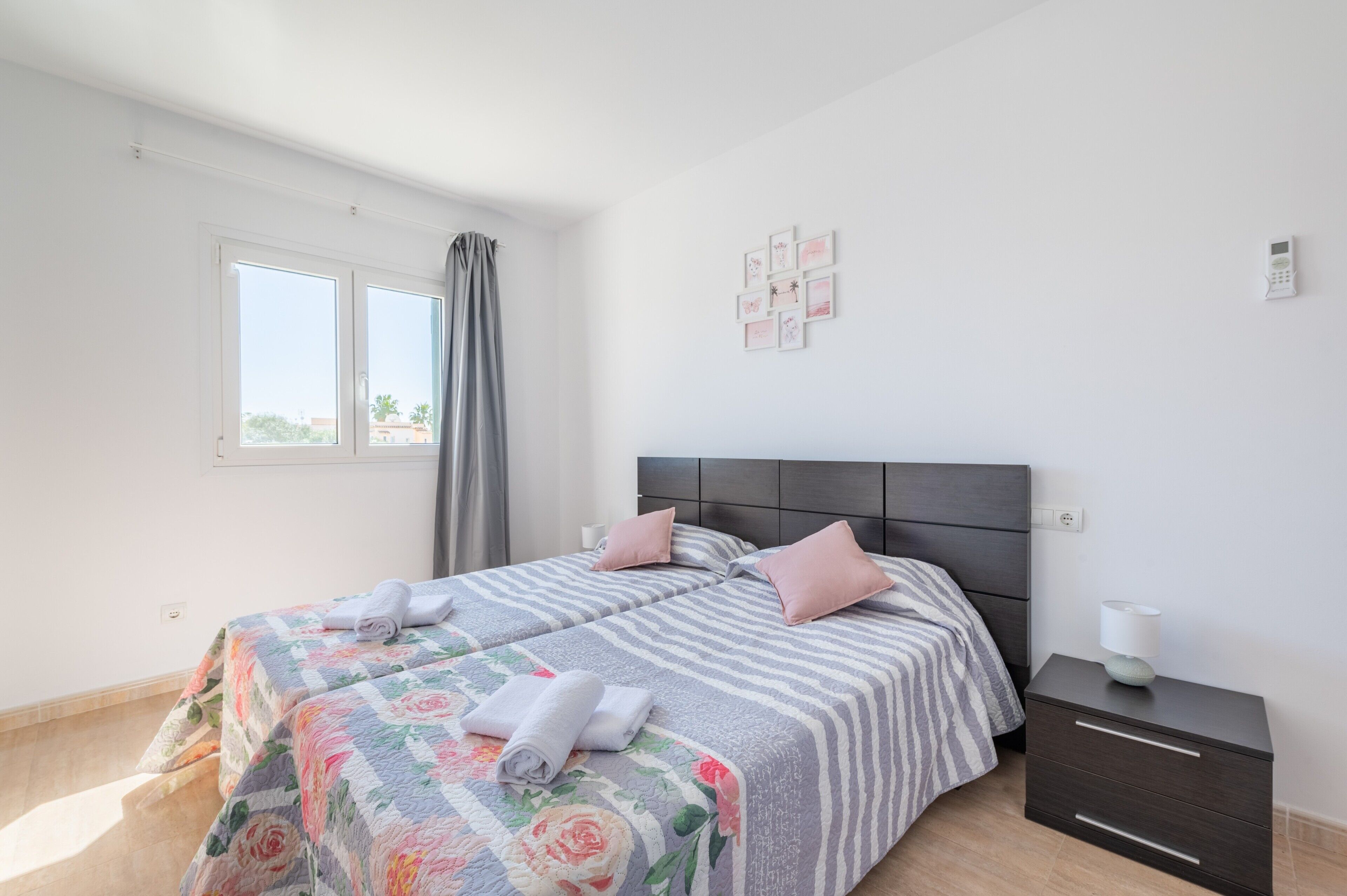 3 slaapkamers, een strijkplank/strijkijzer, gratis wifi, beddengoed