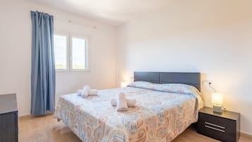 3 bedrooms, iron/ironing board, free WiFi, bed sheets