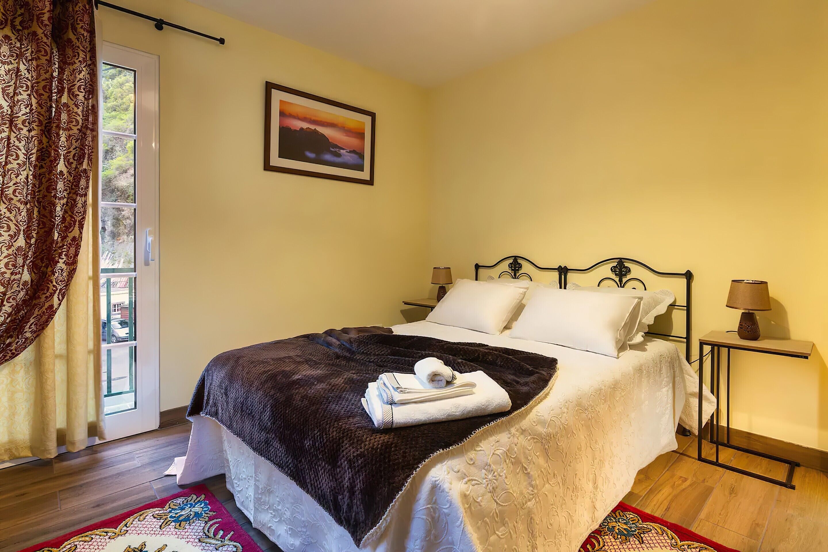 2 slaapkamers, een strijkplank/strijkijzer, gratis wifi, beddengoed