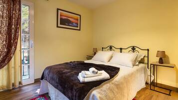 2 slaapkamers, een strijkplank/strijkijzer, gratis wifi, beddengoed