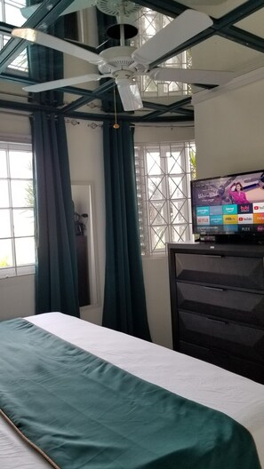 2 bedrooms, iron/ironing board, free WiFi, bed sheets - Ridgeview Suite 4 (Kingston)