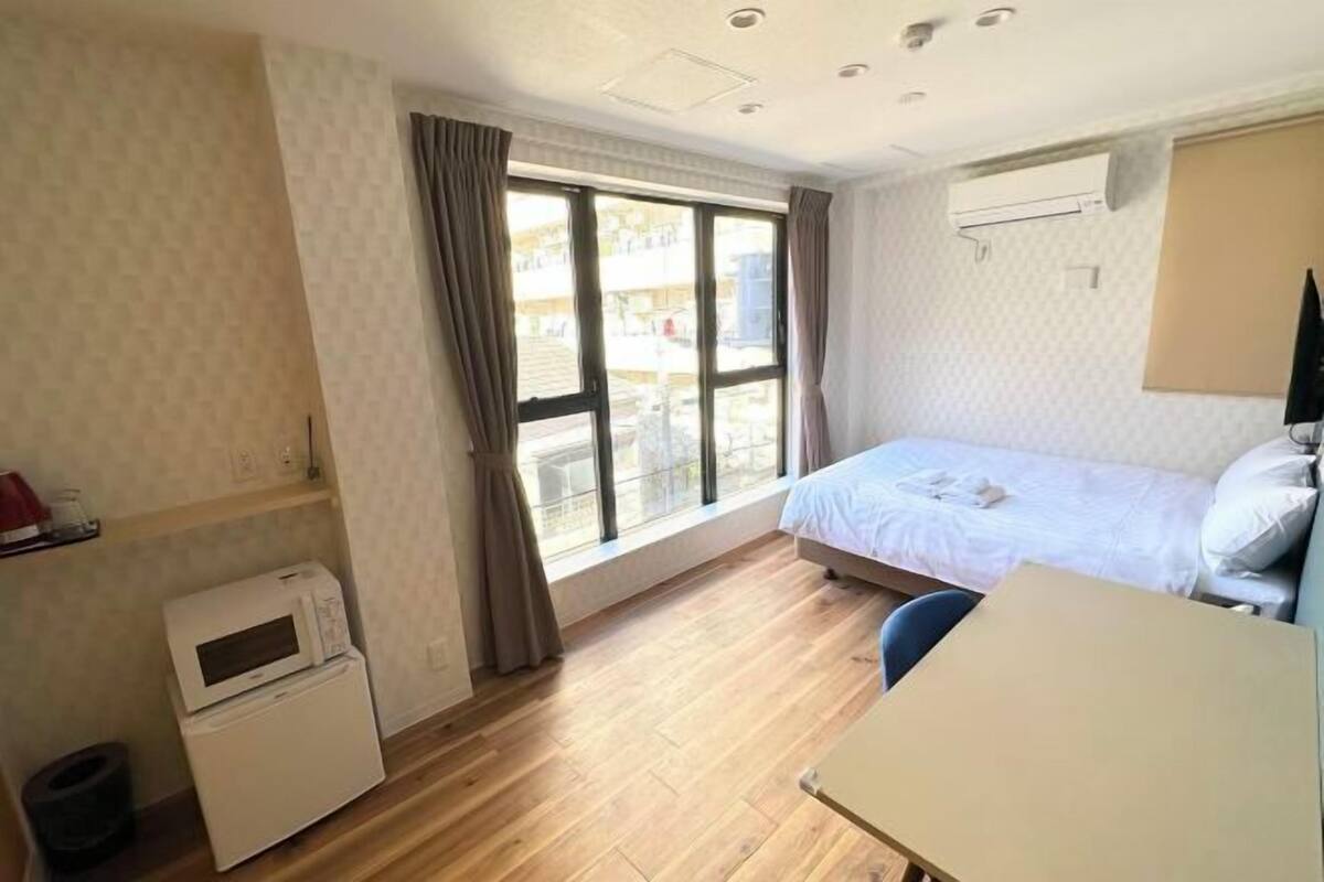 1 habitación, insonorización, wifi gratis y ropa de cama