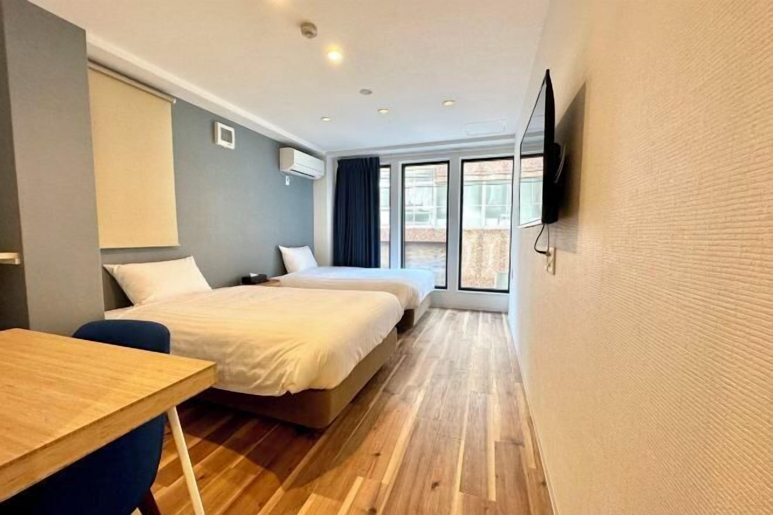 Soundproofing, free WiFi, bed sheets