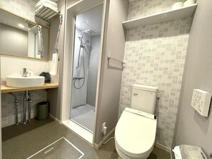 Free toiletries, hair dryer, slippers, bidet - Ikoi Hotel Tokyo (Tokyo)