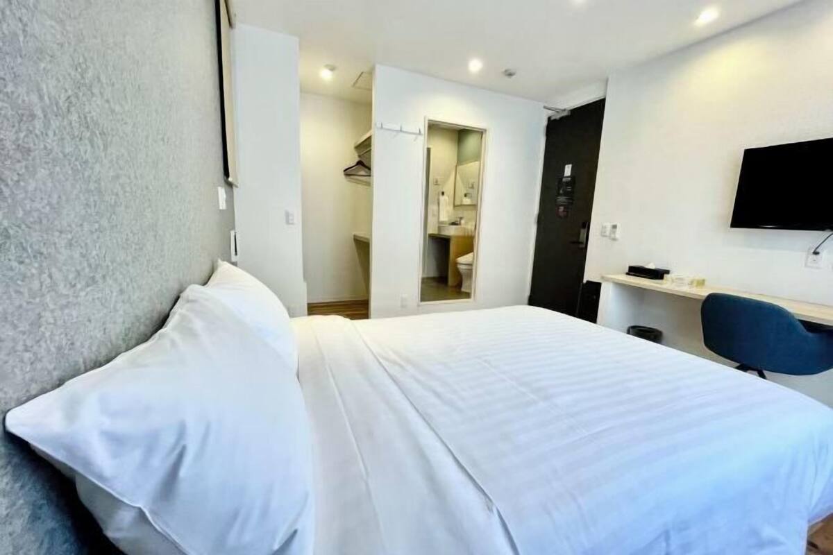 1 habitación, insonorización, wifi gratis y ropa de cama