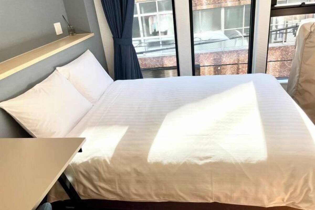 1 habitación, insonorización, wifi gratis y ropa de cama