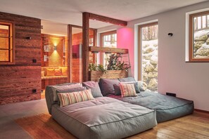 3 bedrooms, internet, bed sheets