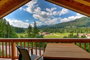 Outdoor dining - Gipfelhütte - mit Masterschlafzimmer, Zwei Hüttenzimmer und Balkon (Reit im Winkl)