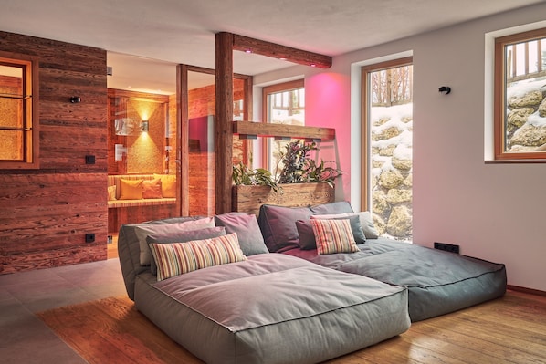 3 bedrooms, iron/ironing board, Internet, bed sheets