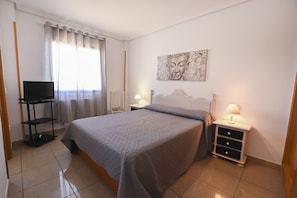 2 makuuhuonetta, silitysrauta/-lauta, Wi-Fi, vuodevaatteet