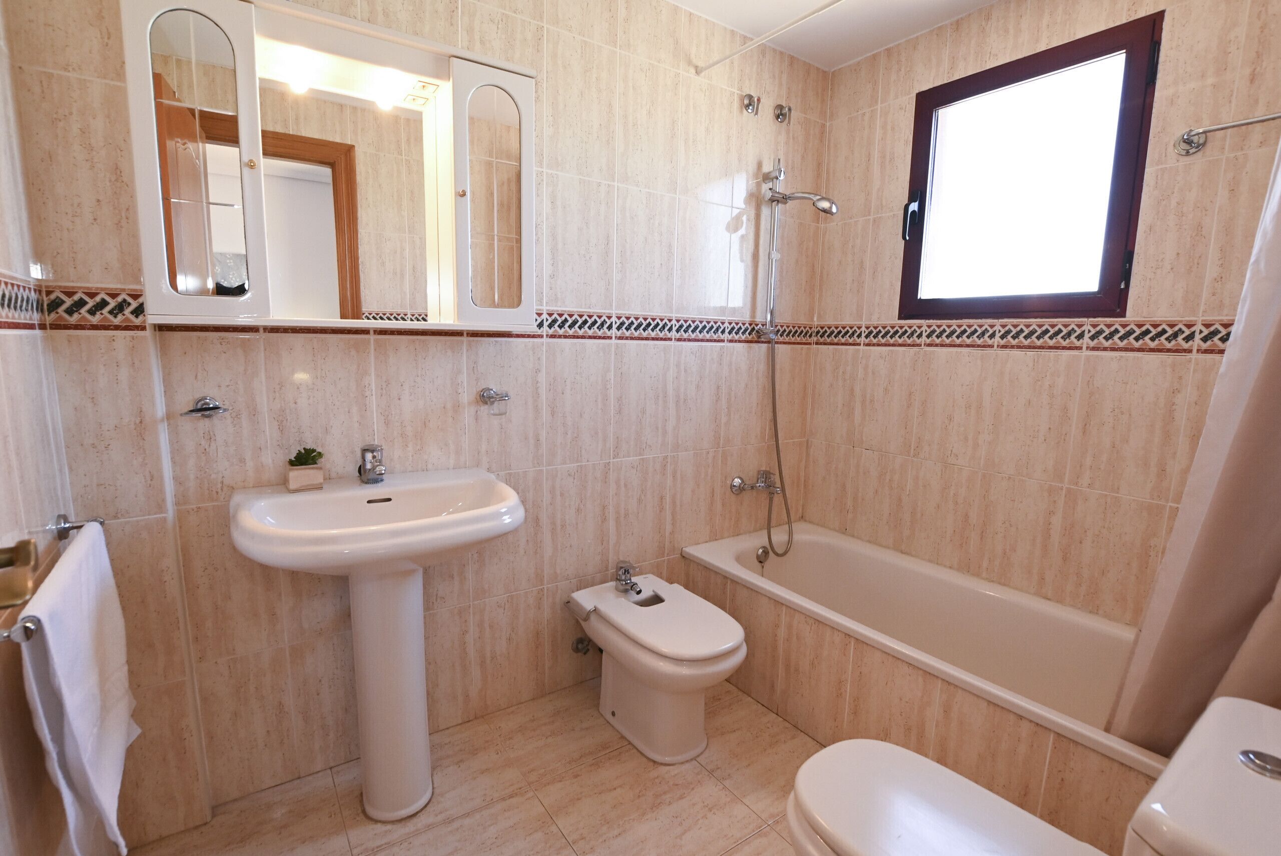 浴缸、提供毛巾