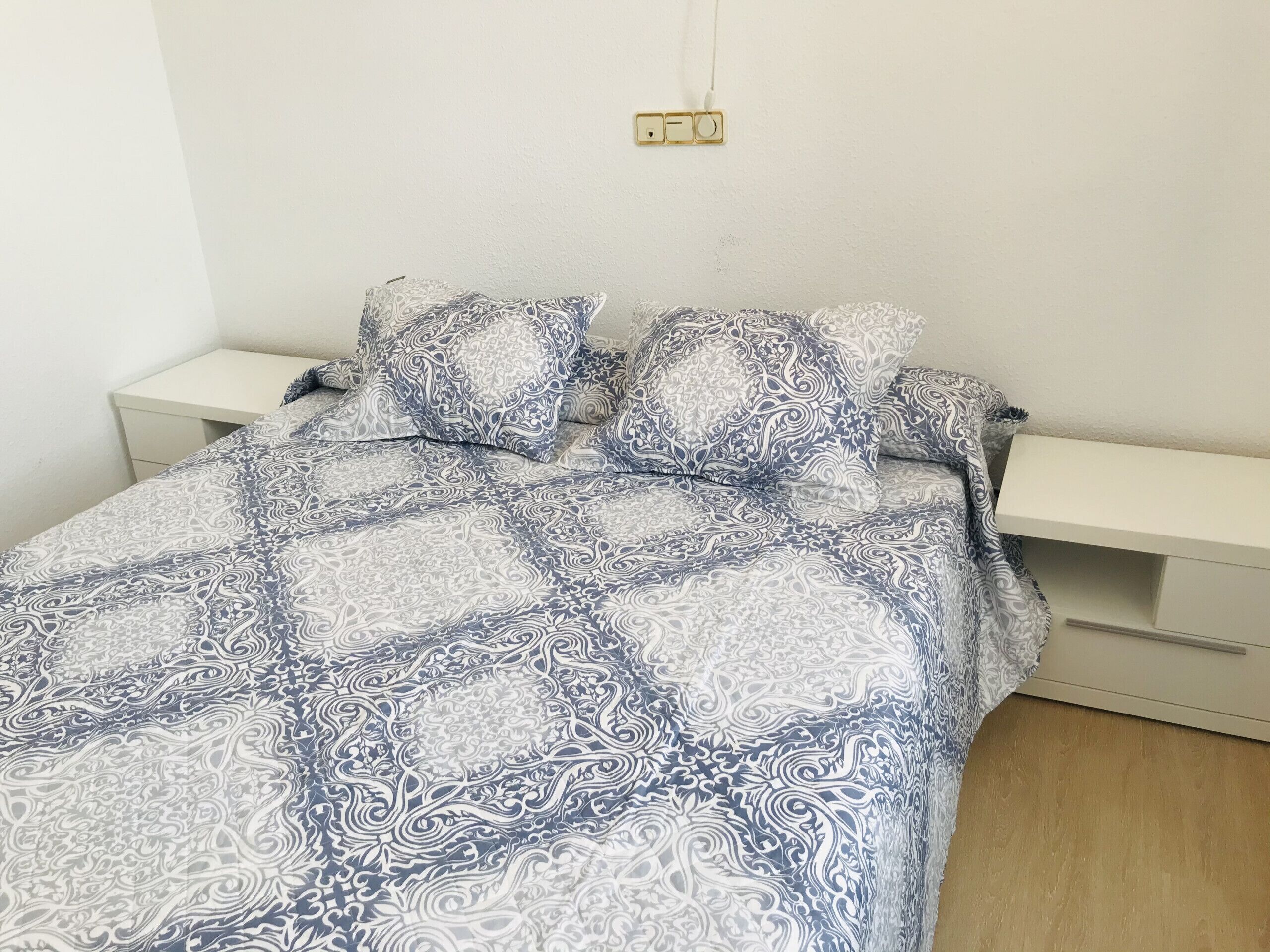 2 chambres, fer et planche à repasser, Wi-Fi, draps fournis