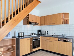 Køleskab, ovn, opvaskemaskine, kaffe-/temaskine